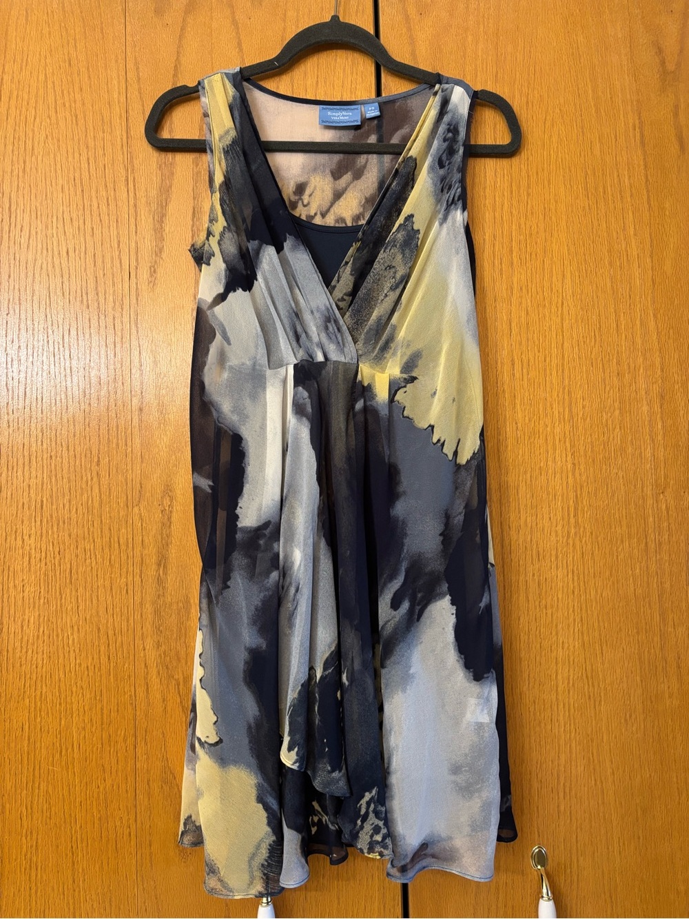 Simply Vera Vera Wang Black, Yellow & Gray Watercolor V-Neck Chiffon Dress
